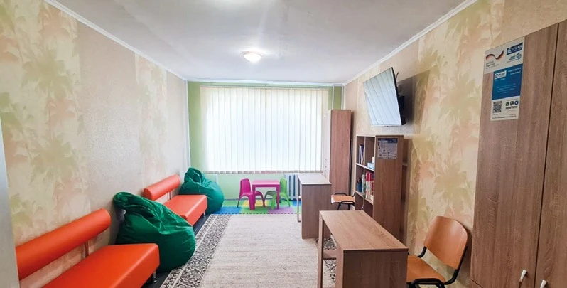 Облаштована дитяча кімната та навчальний простір у центрі для переселенців
